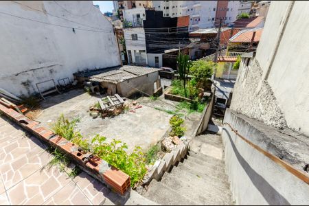 Casa à venda com 140m², 2 quartos e 1 vagaEscada