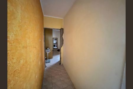Casa à venda com 100m², 2 quartos e 2 vagasCorredor