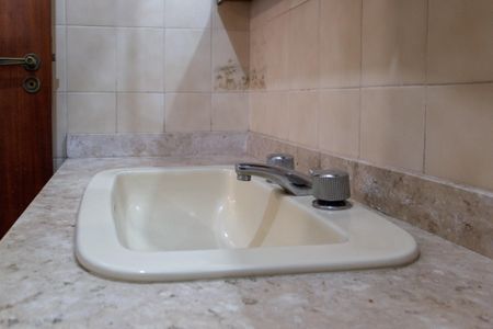 Casa para alugar com 600m², 4 quartos e 6 vagasBanheiro 2