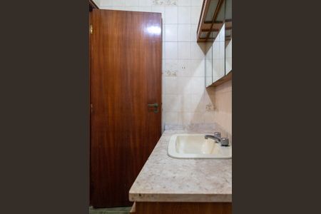 Casa para alugar com 600m², 4 quartos e 6 vagasBanheiro 2