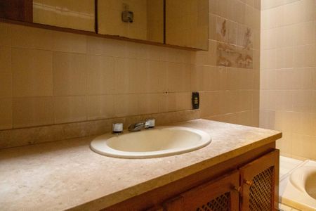 Casa para alugar com 600m², 4 quartos e 6 vagasBanheiro do Quarto 1 suíte