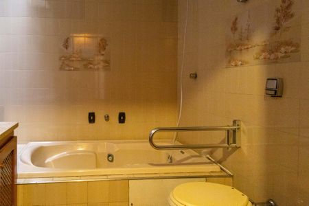 Casa para alugar com 600m², 4 quartos e 6 vagasBanheiro do Quarto 1 suíte