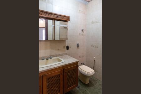 Casa para alugar com 600m², 4 quartos e 6 vagasBanheiro 2