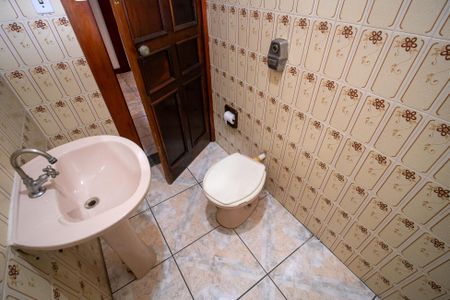 Casa à venda com 293m², 4 quartos e 3 vagas Casa à venda com 293m², 4 quartos e 3 vagasBanheiro 2