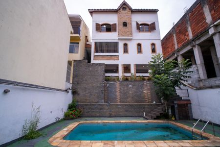 Casa à venda com 293m², 4 quartos e 3 vagas Casa à venda com 293m², 4 quartos e 3 vagasQuintal