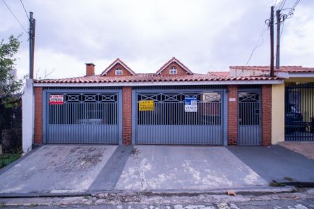 Casa à venda com 293m², 4 quartos e 3 vagas Casa à venda com 293m², 4 quartos e 3 vagasFachada