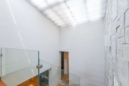 Escada de casa à venda com 4 quartos, 400m² em Jardim da Gloria, São Paulo