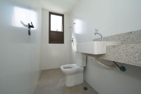 Apartamento à venda com 84m², 2 quartos e 2 vagasBanheiro da Suíte