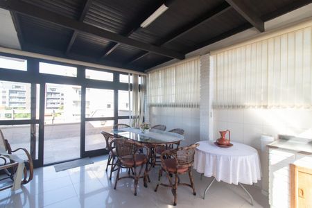 Apartamento à venda com 211m², 3 quartos e 2 vagasChurrasqueira