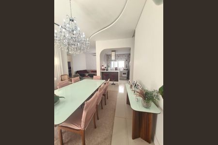 Casa de condomínio à venda com 272m², 4 quartos e 4 vagasSala