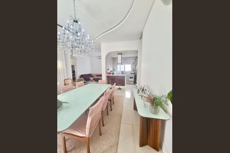 Casa de condomínio à venda com 272m², 4 quartos e 4 vagasSala