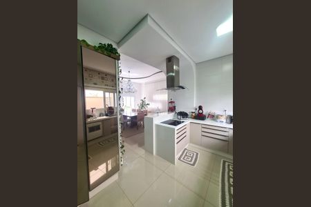 Casa de condomínio à venda com 272m², 4 quartos e 4 vagasCozinha