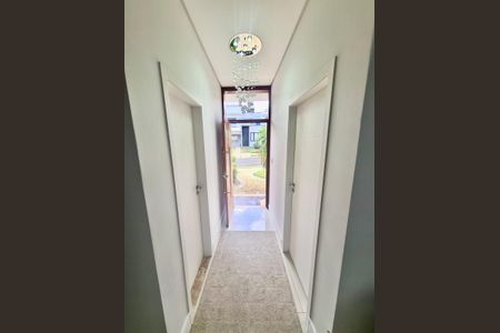 Casa de condomínio à venda com 272m², 4 quartos e 4 vagasCorredor