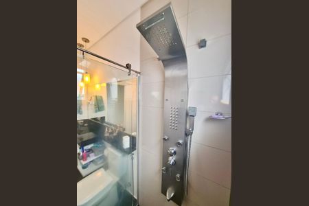 Casa de condomínio à venda com 272m², 4 quartos e 4 vagasBanheiro