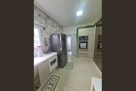 Casa de condomínio à venda com 272m², 4 quartos e 4 vagasCozinha