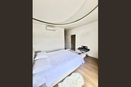 Casa de condomínio à venda com 272m², 4 quartos e 4 vagasQuarto