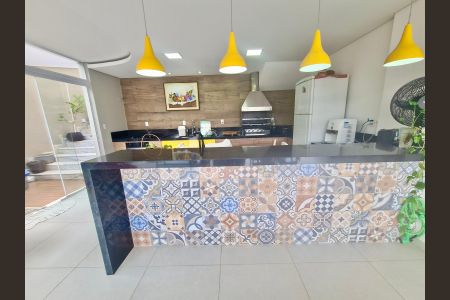 Casa de condomínio à venda com 272m², 4 quartos e 4 vagasÁrea externa