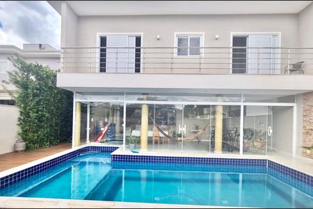 Casa de condomínio à venda com 272m², 4 quartos e 4 vagasÁrea externa