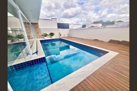 Casa de condomínio à venda com 272m², 4 quartos e 4 vagasÁrea externa