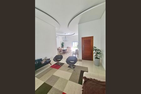 Casa de condomínio à venda com 272m², 4 quartos e 4 vagasSala