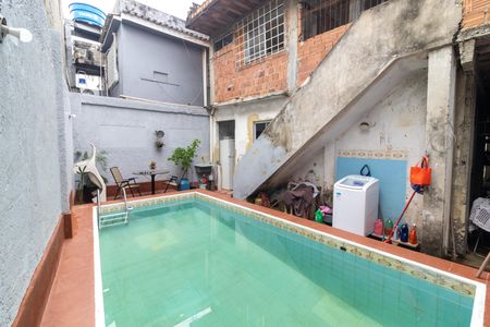 Casa para alugar com 95m², 2 quartos e 1 vaga Casa para alugar com 95m², 2 quartos e 1 vagaPiscina