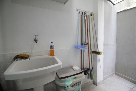 Casa de condomínio à venda com 170m², 2 quartos e 1 vagaÁrea de Serviço