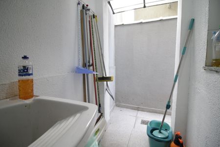 Casa de condomínio à venda com 170m², 2 quartos e 1 vagaÁrea de Serviço