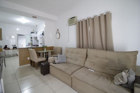 Sala de casa de condomínio à venda com 2 quartos, 170m² em Taquara, Rio de Janeiro