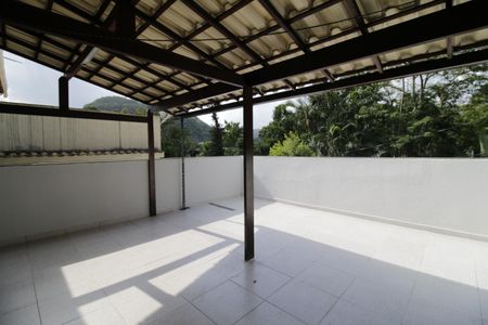 Casa de condomínio à venda com 170m², 2 quartos e 1 vagaTerraço
