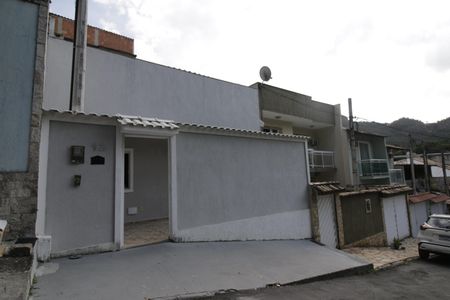 Casa de condomínio à venda com 170m², 2 quartos e 1 vagaFachada