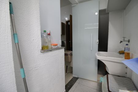 Casa de condomínio à venda com 170m², 2 quartos e 1 vagaÁrea de Serviço