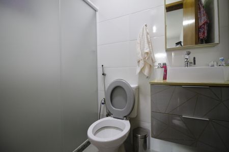 Casa de condomínio à venda com 170m², 2 quartos e 1 vagaBanheiro da Suíte 1