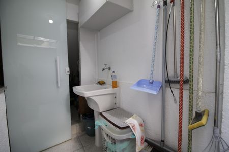 Casa de condomínio à venda com 170m², 2 quartos e 1 vagaÁrea de Serviço