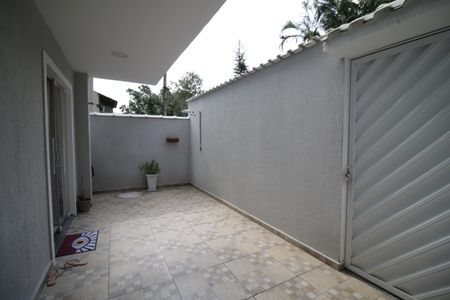 Casa de condomínio à venda com 170m², 2 quartos e 1 vagaQuintal