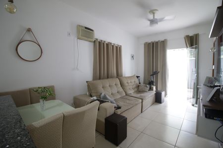 Sala de casa de condomínio à venda com 2 quartos, 170m² em Taquara, Rio de Janeiro