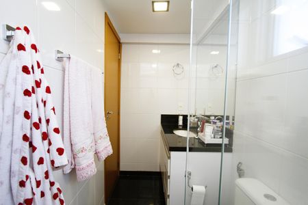 Apartamento à venda com 77m², 3 quartos e 2 vagasBanheiro da Suíte