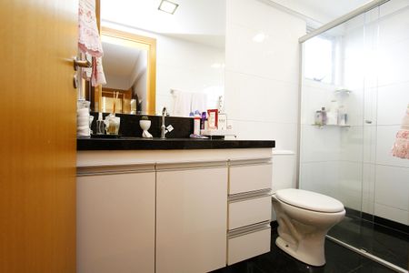 Apartamento à venda com 77m², 3 quartos e 2 vagasBanheiro da Suíte