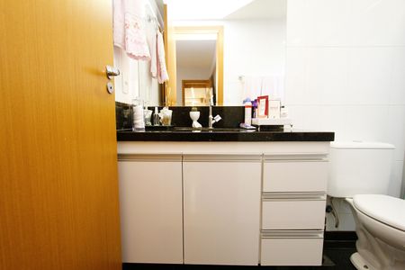 Apartamento à venda com 77m², 3 quartos e 2 vagasBanheiro da Suíte