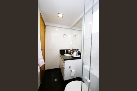 Apartamento à venda com 77m², 3 quartos e 2 vagasBanheiro da Suíte