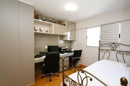 Apartamento à venda com 77m², 3 quartos e 2 vagasQuarto 2