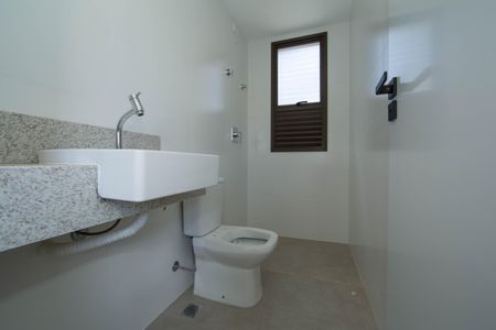 Apartamento à venda com 77m², 2 quartos e 2 vagasBanheiro 1