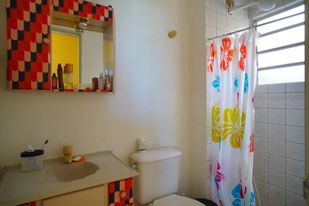 Banheiro  de apartamento à venda com 2 quartos, 47m² em Passo das Pedras, Porto Alegre