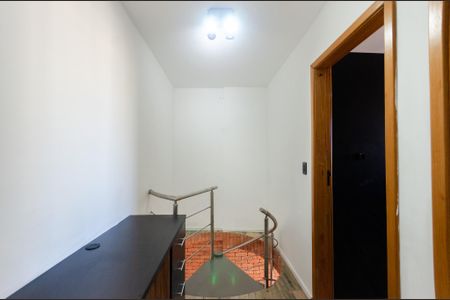 Apartamento para alugar com 68m², 2 quartos e 1 vaga Apartamento para alugar com 68m², 2 quartos e 1 vagaEscada