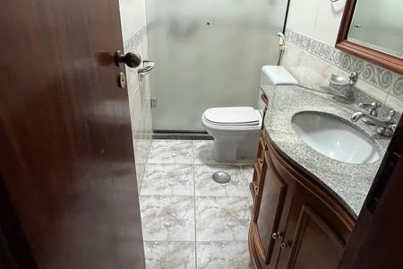 Apartamento para alugar com 220m², 3 quartos e 2 vagasBanheiro