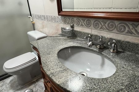 Apartamento para alugar com 220m², 3 quartos e 2 vagasBanheiro