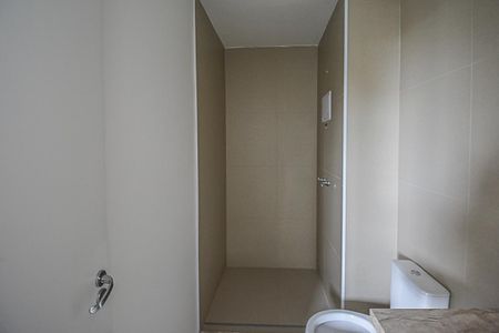 Apartamento para alugar com 61m², 2 quartos e 1 vaga Apartamento para alugar com 61m², 2 quartos e 1 vagaBanheiro da Suíte