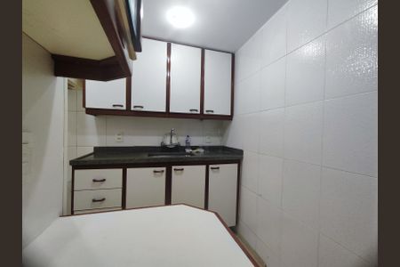 Casa de condomínio à venda com 137m², 4 quartos e 2 vagas Casa de condomínio à venda com 137m², 4 quartos e 2 vagasCozinha