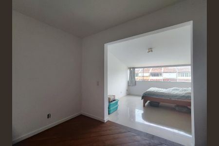 Casa de condomínio à venda com 137m², 4 quartos e 2 vagas Casa de condomínio à venda com 137m², 4 quartos e 2 vagasQuarto 1