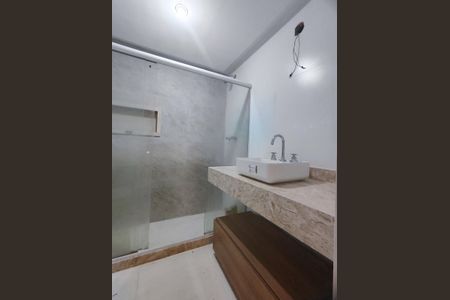 Casa de condomínio à venda com 137m², 4 quartos e 2 vagasBanheiro da Suíte