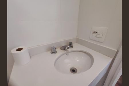 Casa de condomínio à venda com 137m², 4 quartos e 2 vagas Casa de condomínio à venda com 137m², 4 quartos e 2 vagasBanheiro social 1